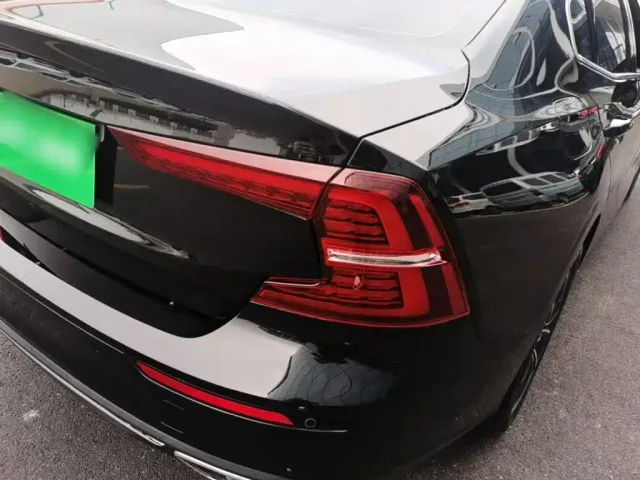 Volvo S60 — Фото автомобиля 7