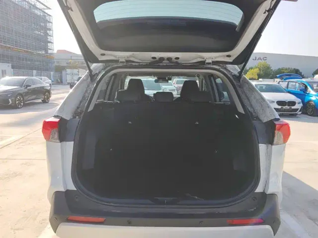 Toyota RAV4 — Фото автомобиля 18