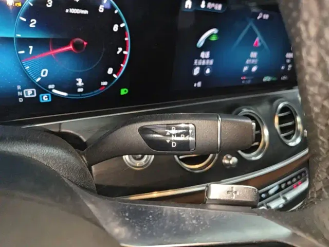 Mercedes-Benz E-Class — Фото автомобиля 13