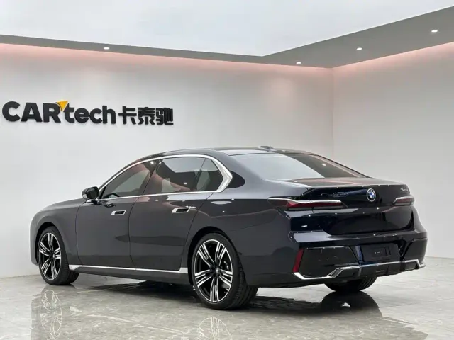 BMW 7 Series — Фото автомобиля 3