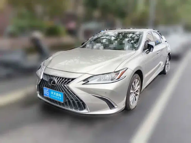Фотография автомобиля — Lexus ES