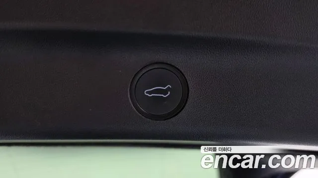 Tesla Model Y — Фото автомобиля 23