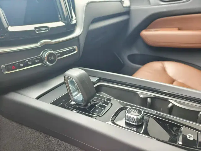 Volvo XC60 — Фото автомобиля 6