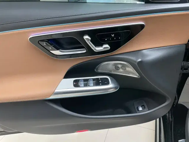 Mercedes-Benz E-Class — Фото автомобиля 7