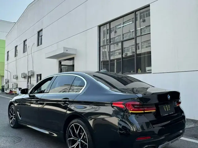 BMW 5 Series — Фото автомобиля 9