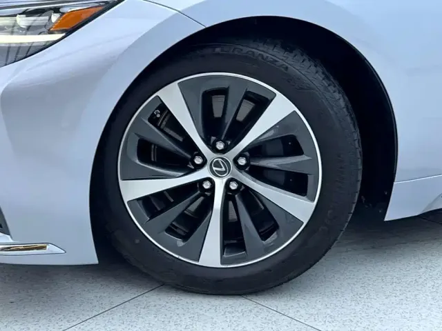 Lexus LS — Фото автомобиля 10