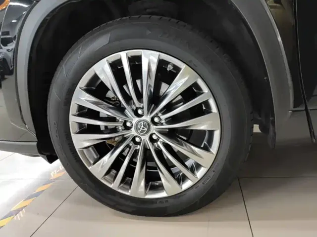 Toyota Highlander — Фото автомобиля 22