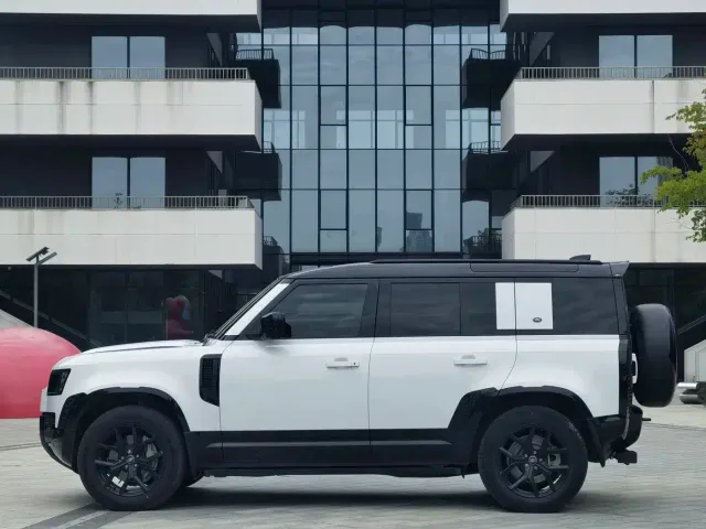 Land Rover Defender — Фото автомобиля 4