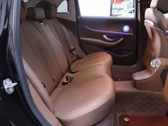 Mercedes-Benz E-Class — Фото автомобиля 22