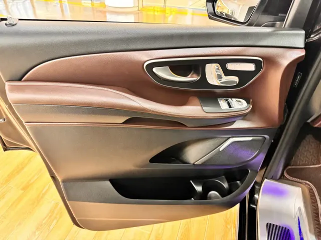 Mercedes-Benz V-Class — Фото автомобиля 12