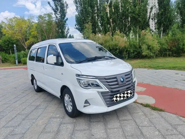 Forthing Lingzhi — Фото автомобиля 3