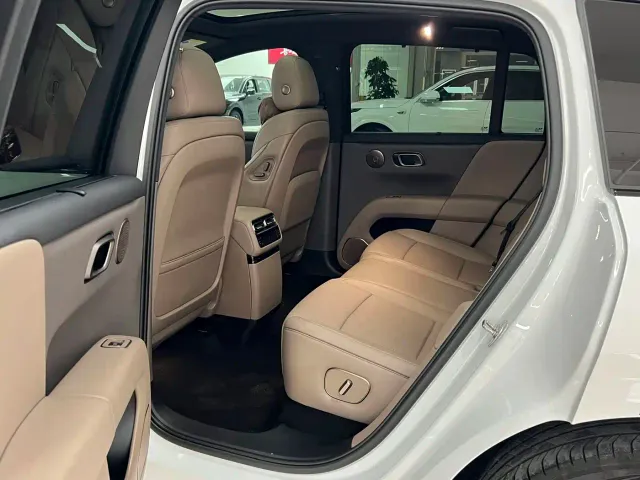 Li Auto i6 — Фото автомобиля 4