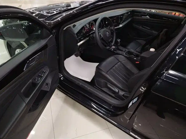 Volkswagen Passat — Фото автомобиля 11