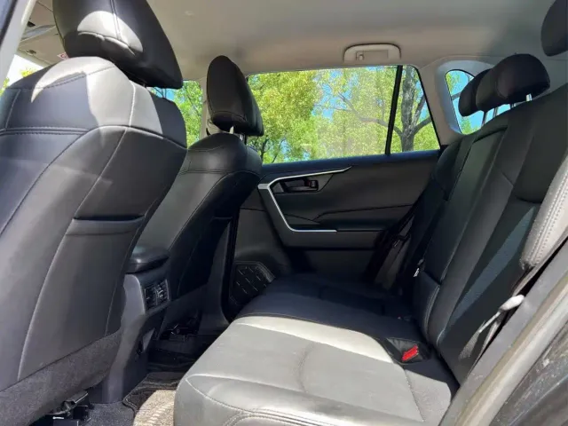 Toyota RAV4 — Фото автомобиля 11