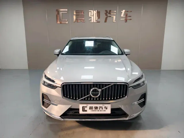 Volvo XC60 — Фото автомобиля 2