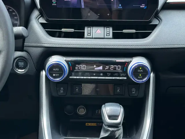 Toyota RAV4 — Фото автомобиля 14