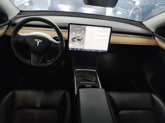 Tesla Model Y — Фото автомобиля 9