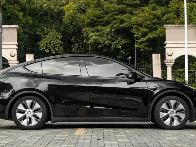 Tesla Model Y — Фото автомобиля 7