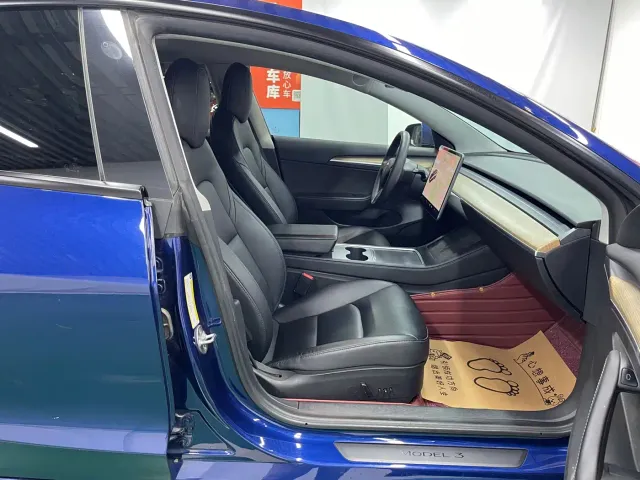 Tesla Model 3 — Фото автомобиля 27