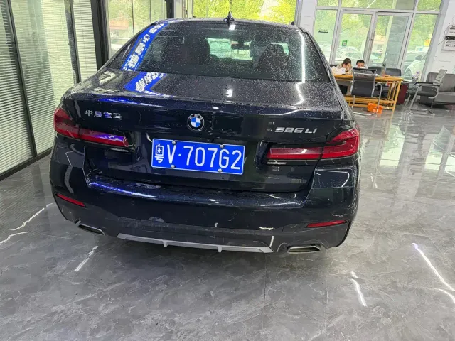 BMW 5 Series — Фото автомобиля 10