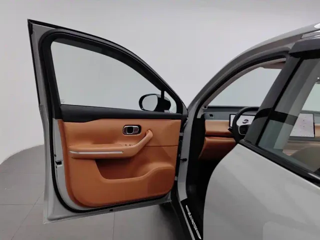 Leapmotor C10 — Фото автомобиля 8