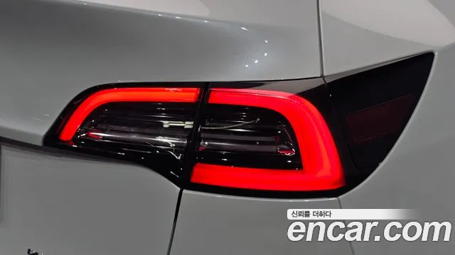 Tesla Model Y — Фото автомобиля 8