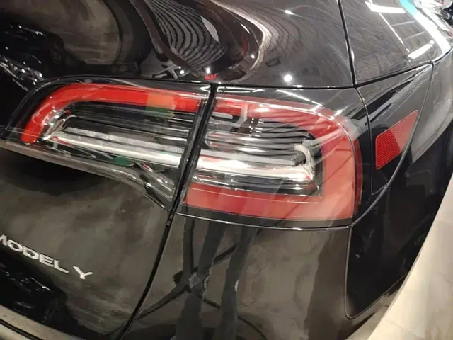 Tesla Model Y — Фото автомобиля 7
