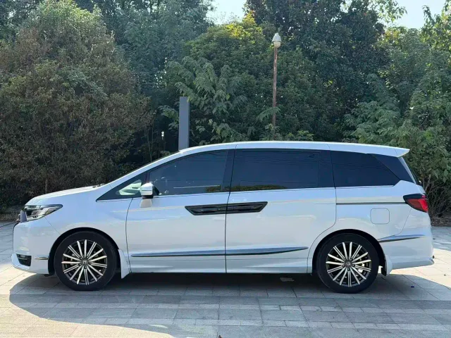 Honda Elysion — Фото автомобиля 5