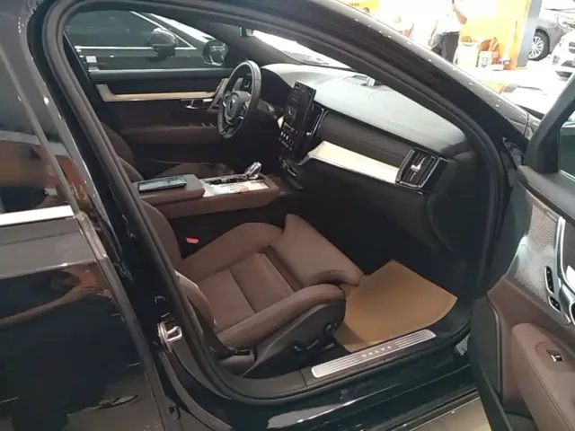 Volvo S90 — Фото автомобиля 24