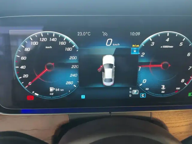 Mercedes-Benz E-Class — Фото автомобиля 14