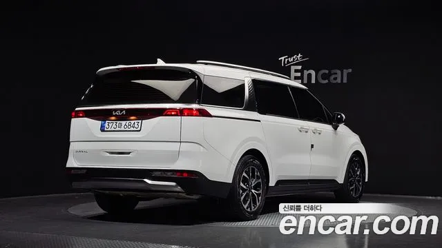 Kia Carnival Generation 4 — Фото автомобиля 2