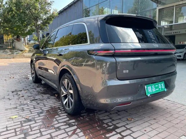 Li Auto L8 — Фото автомобиля 5
