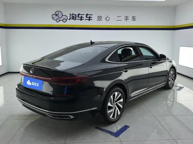 Volkswagen Passat — Фото автомобиля 3