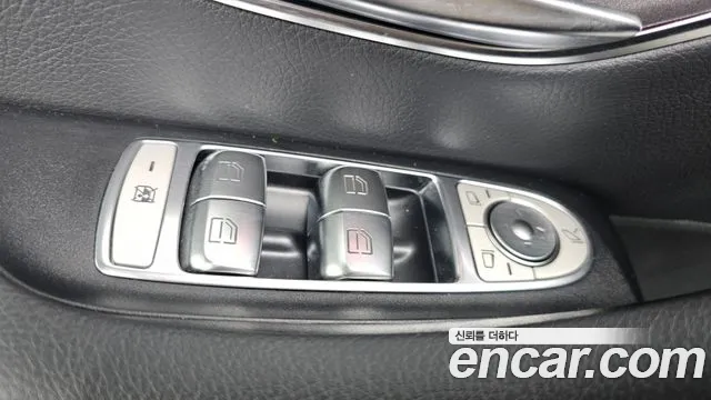 Mercedes-Benz E-Class — Фото автомобиля 19
