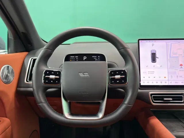 Li Auto L8 — Фото автомобиля 22