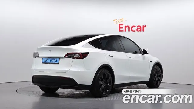 Tesla Model Y — Фото автомобиля 2