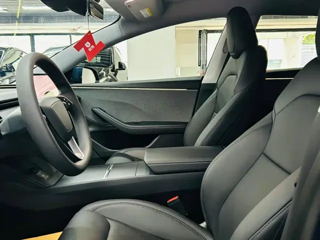 Tesla Model 3 — Фото автомобиля 7