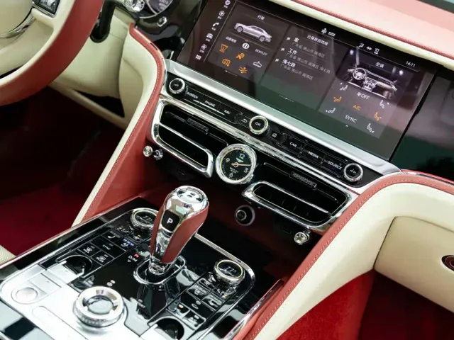 Bentley Flying Spur — Фото автомобиля 18
