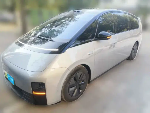 Фотография автомобиля — Li Auto MEGA