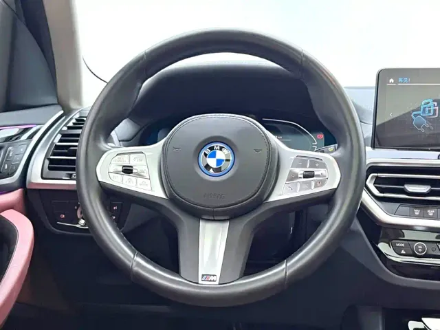 BMW iX3 — Фото автомобиля 16
