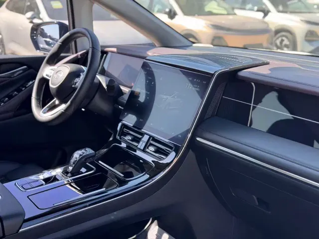 GAC Trumpchi M8 — Фото автомобиля 7
