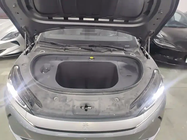 BYD Qin L — Фото автомобиля 19