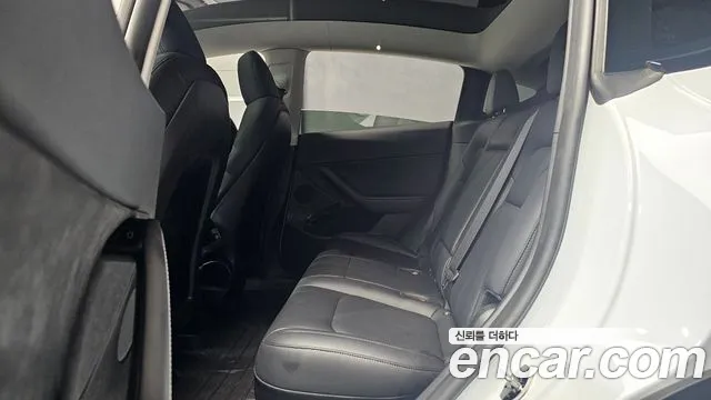 Tesla Model Y — Фото автомобиля 18