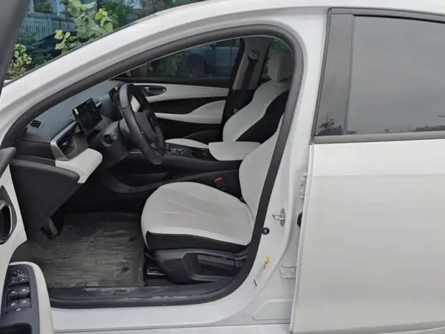 BYD Seal 05 DM-i — Фото автомобиля 9