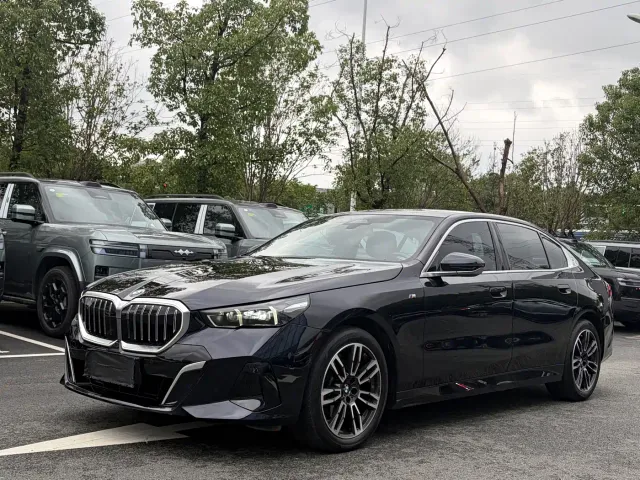 Фотография автомобиля — BMW 5 Series
