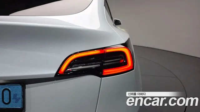 Tesla Model Y — Фото автомобиля 8