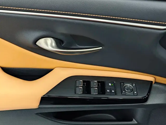Lexus ES — Фото автомобиля 7