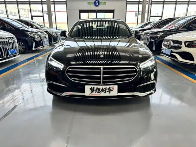 Mercedes-Benz E-Class — Фото автомобиля 2