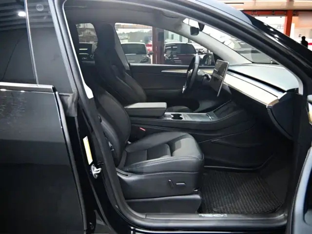 Tesla Model Y — Фото автомобиля 24