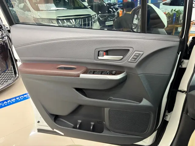 Toyota Granvia — Фото автомобиля 10